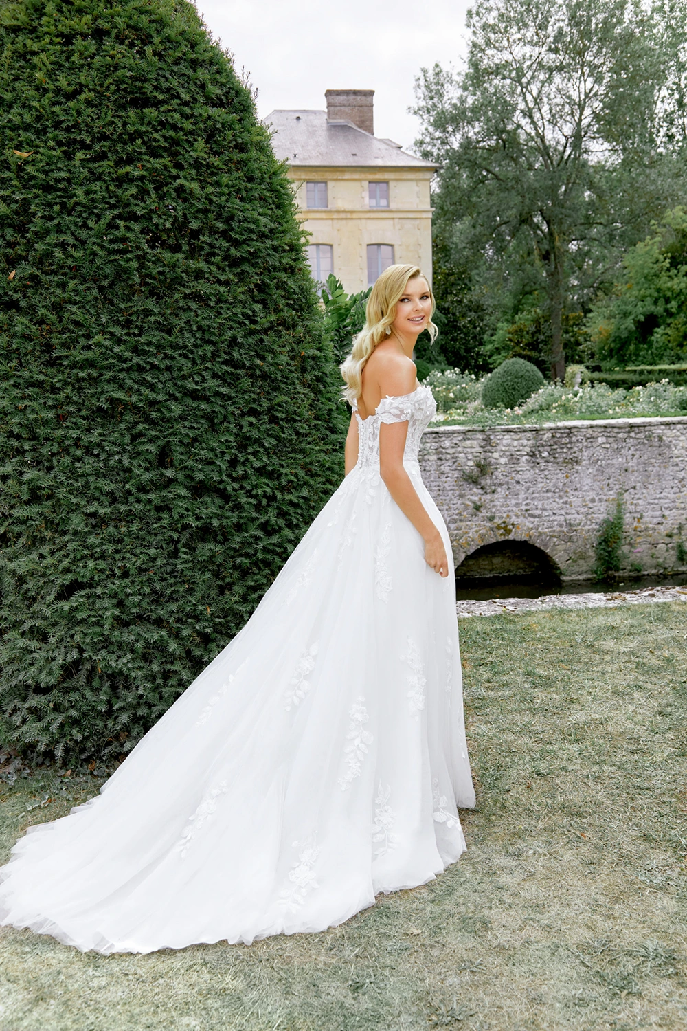 Brautkleid Modell 44520 von Sincerity – Rückenansicht