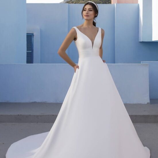 White One - Mistletoe Brautkleid Vorderansicht 2