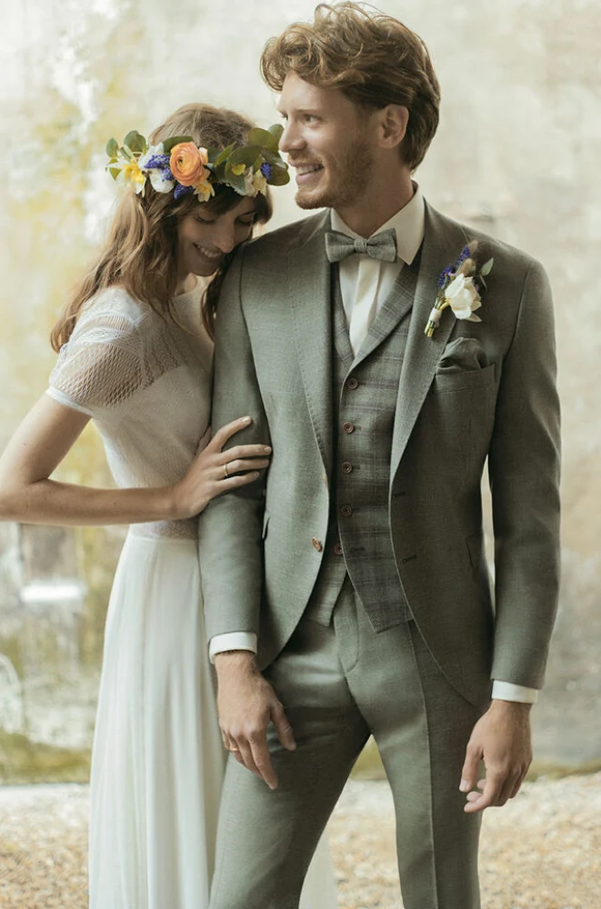 Hochzeitsanzug, Ein Anzug Auf Einem Kleiderbügel Lizenzfreie Fotos