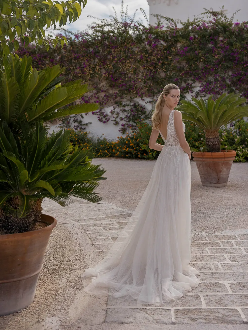 Brautkleid Albalena von Modeca–Hinteransicht