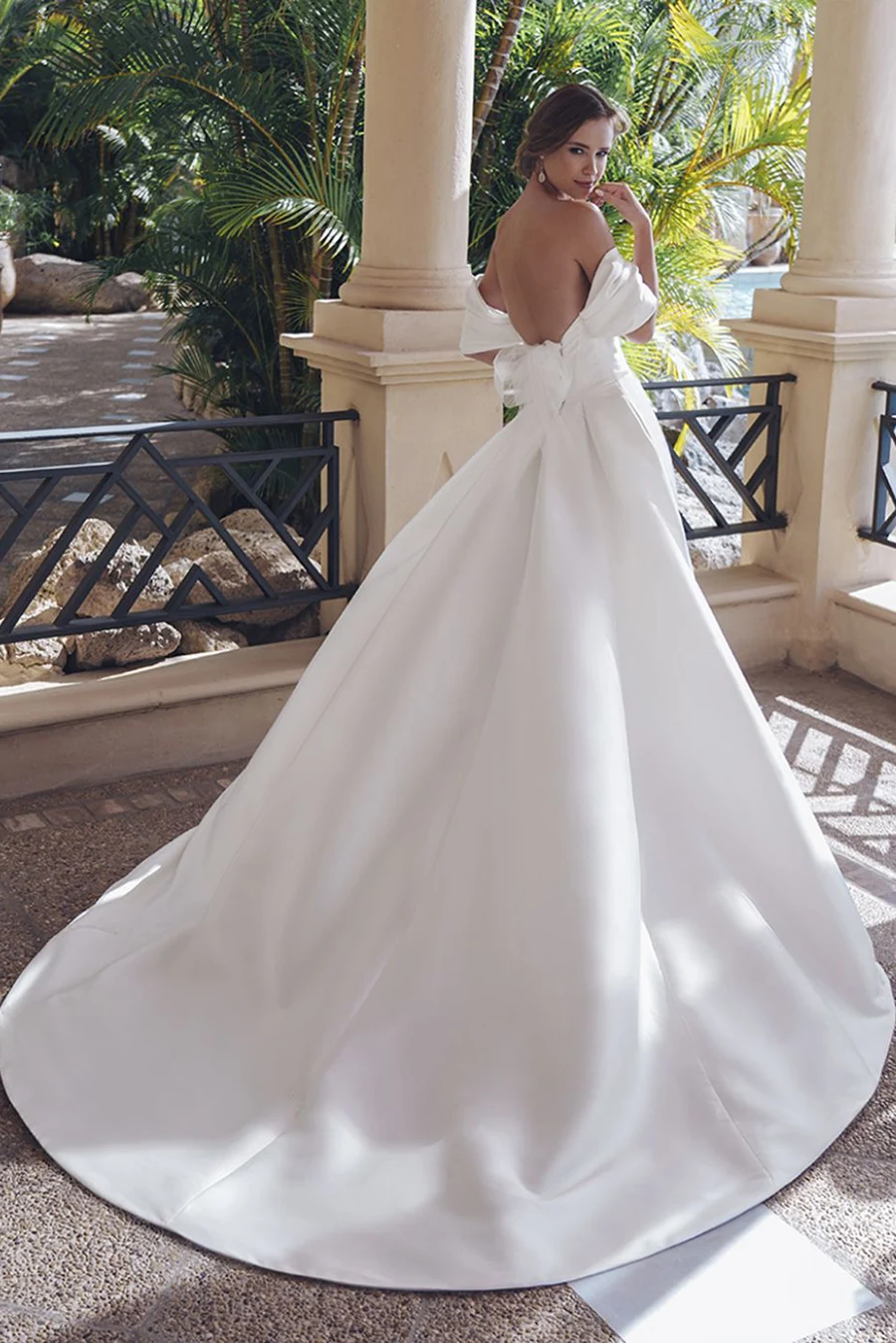 Brautkleid Sevilla von Blue by Enzoani – Rückenansicht