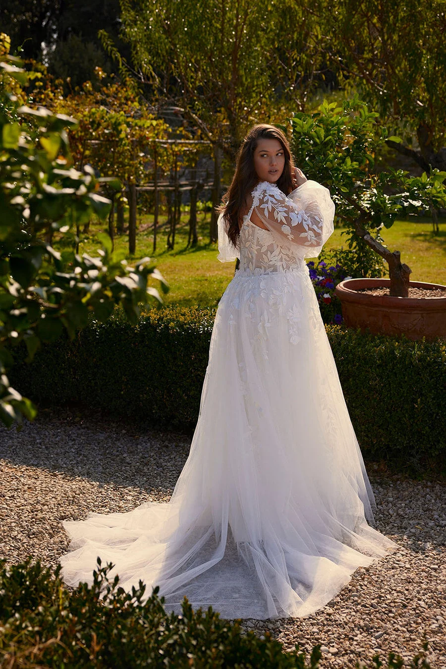 Brautkleid Dembee-C von Modeca – seitliche Ansicht