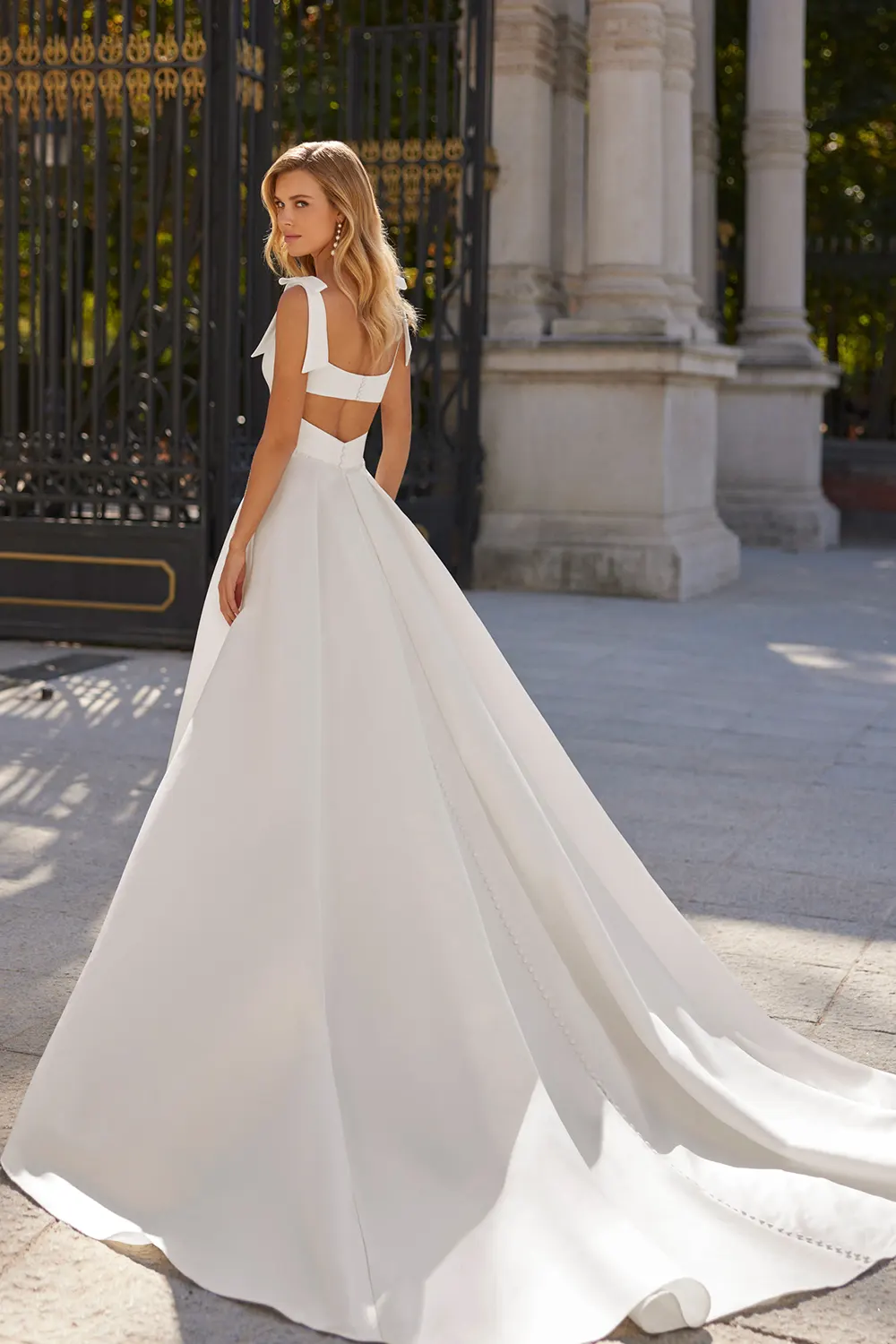 Brautkleid Stacia von Luna Novias – Rückenansicht