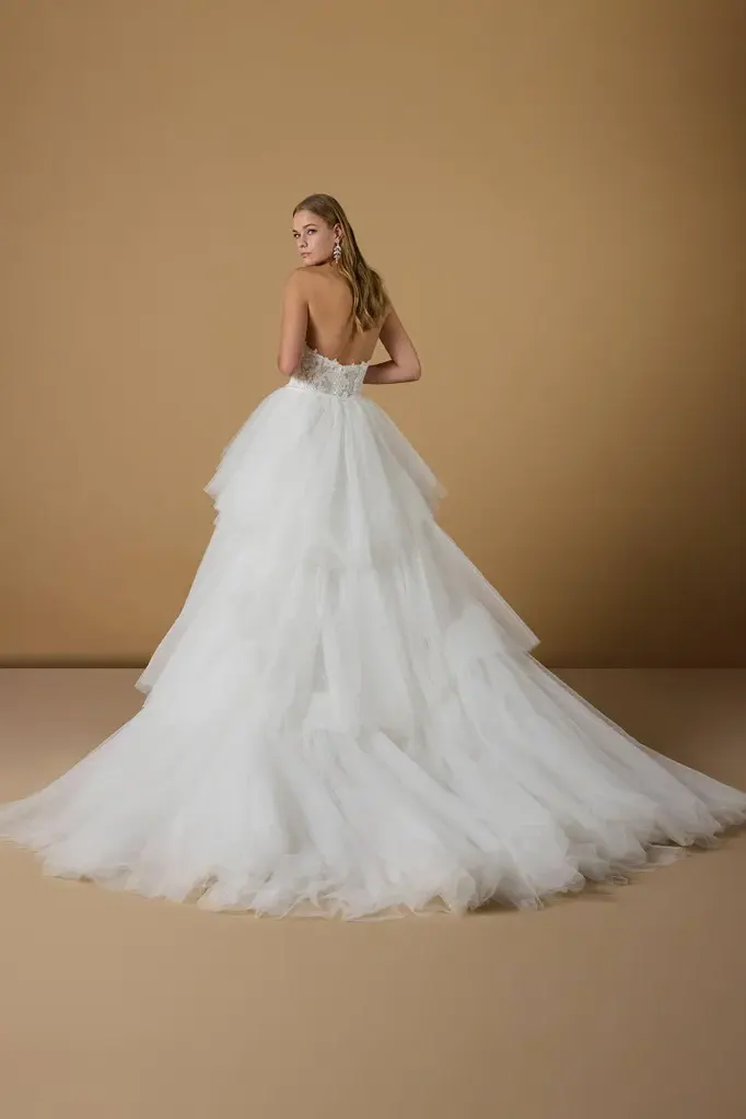 Brautkleid Oife von Nicole – Rücken mit Überrock