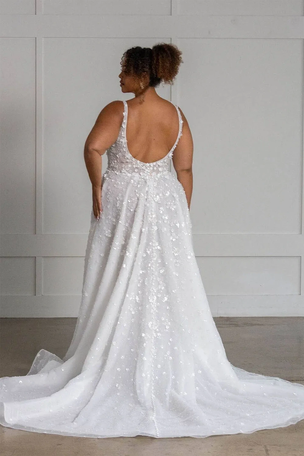 Brautkleid Leisel Curvy von Madi Lane – Rückenansicht