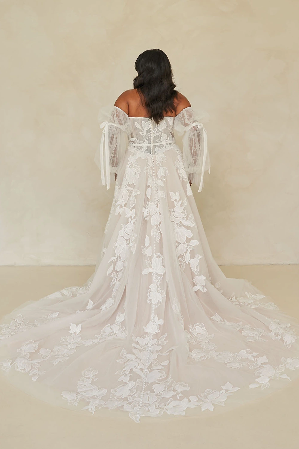 Brautkleid Modell Walker Curvy von Madi Lane – Rückenansicht
