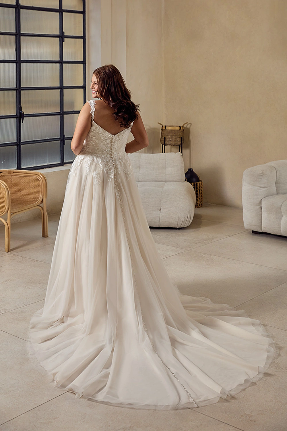 Brautkleid Modell Lilah von Eddy K – Rückenansicht