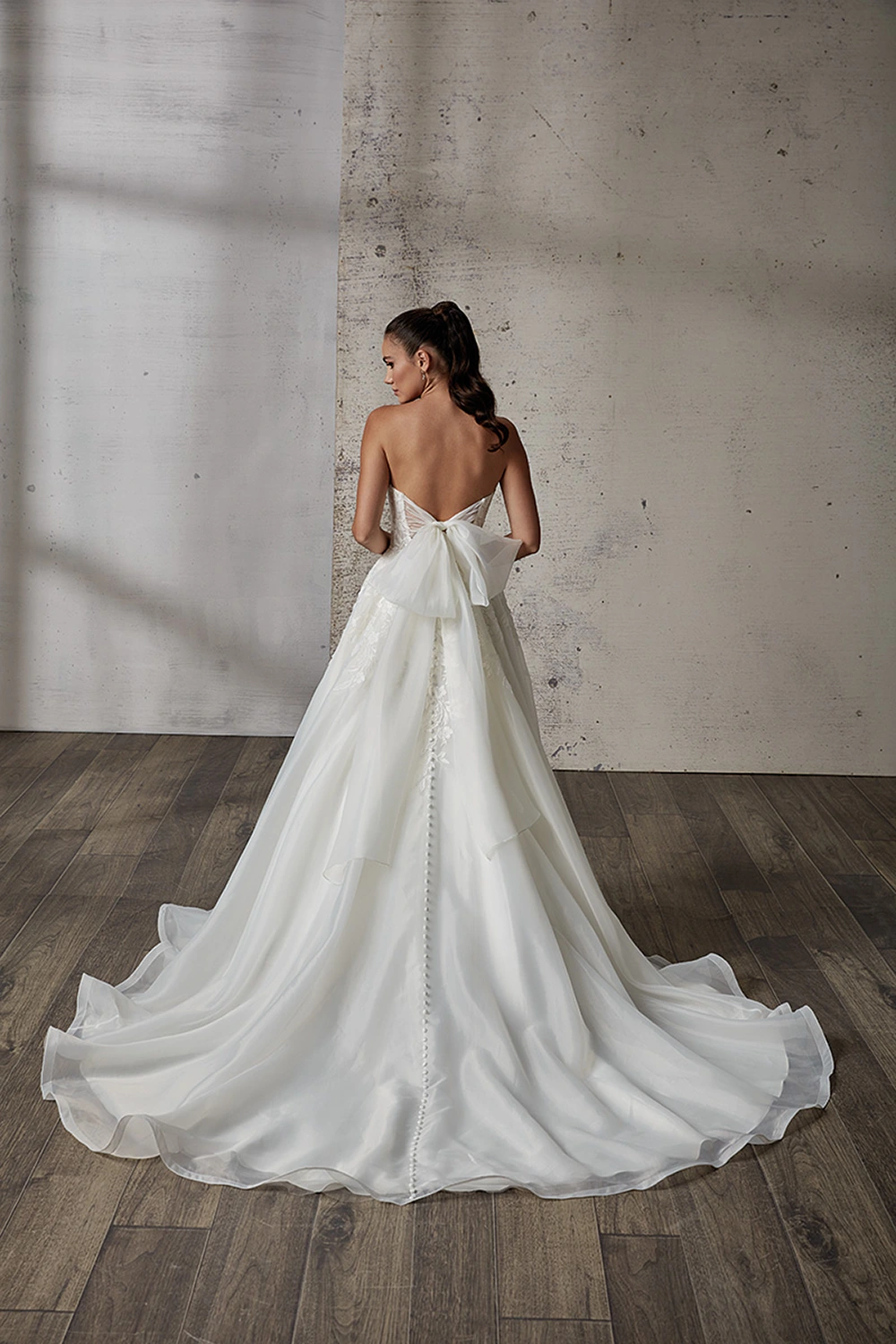 Brautkleid Modell Primavera von Eddy K – Rückenansicht