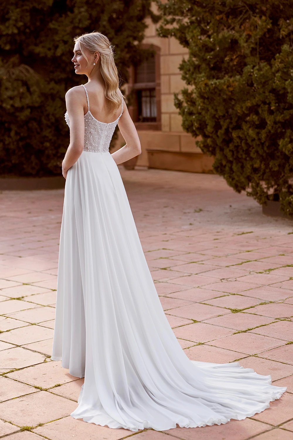 Brautkleid Modell Londie von White One – Rückenansicht