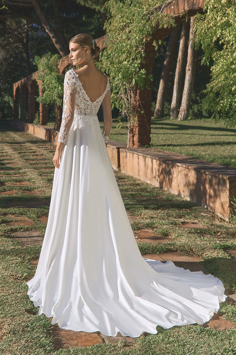 Brautkleid Modell Sorisso von White One – Rückenansicht