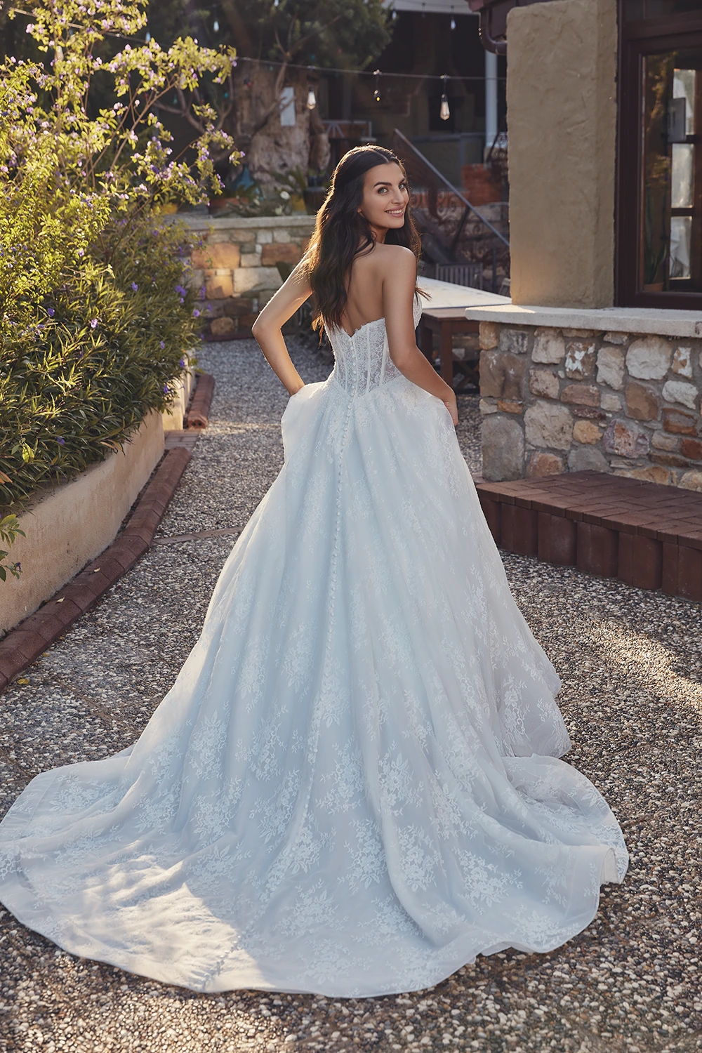 Brautkleid Modell Mabel von Eddy K – Rückenansicht