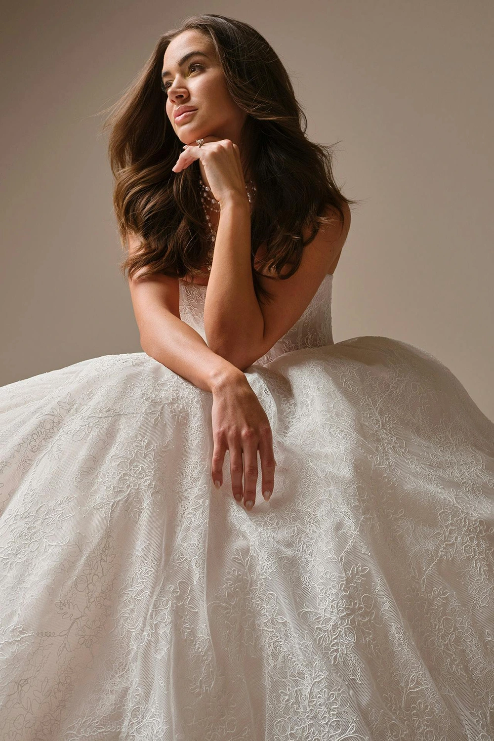 Brautkleid Modell Raquel ohne Ärmel/Träger von Maggie Sottero – Sitzend