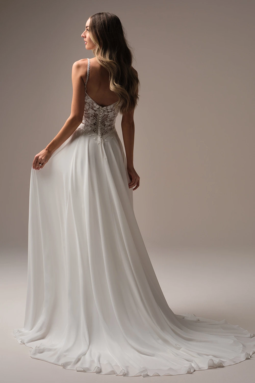 Brautkleid Modell Finley von Rebecca Ingram Bridals – Rückenansicht
