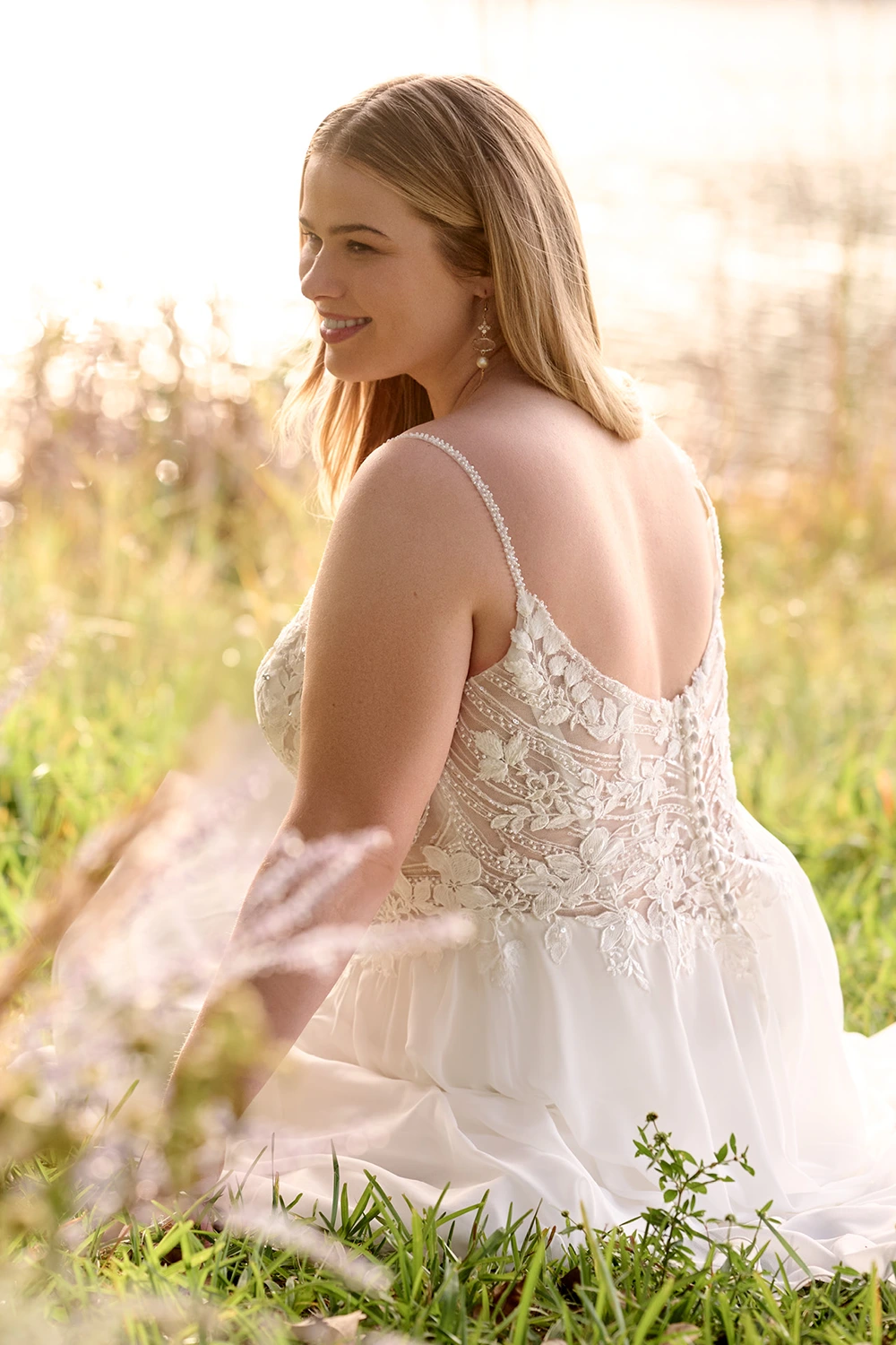 Brautkleid Modell Finley Curvy von Rebecca Ingram Bridals – Rücken