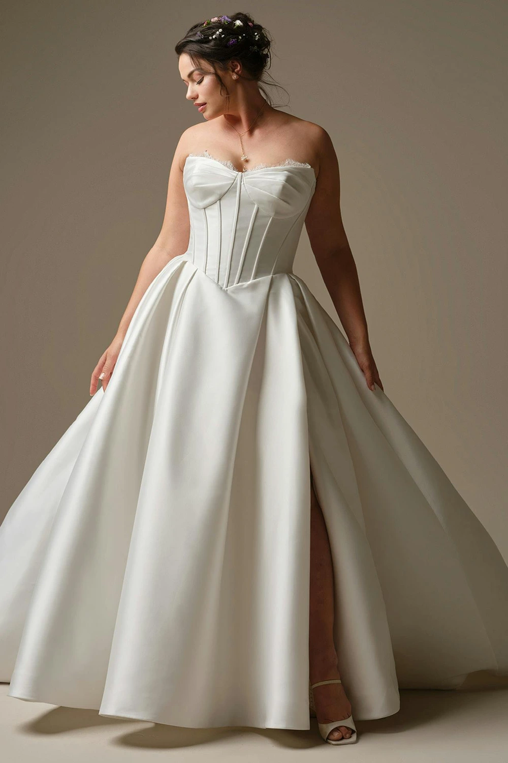 Brautkleid Modell Zorina Curvy von Rebecca Ingram Bridals – Vorschau