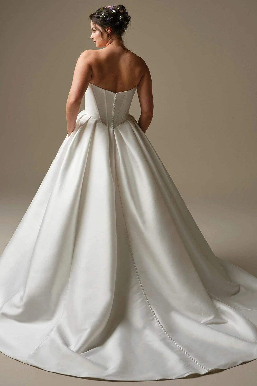 Brautkleid Modell Zorina Curvy von Rebecca Ingram Bridals – Rücken