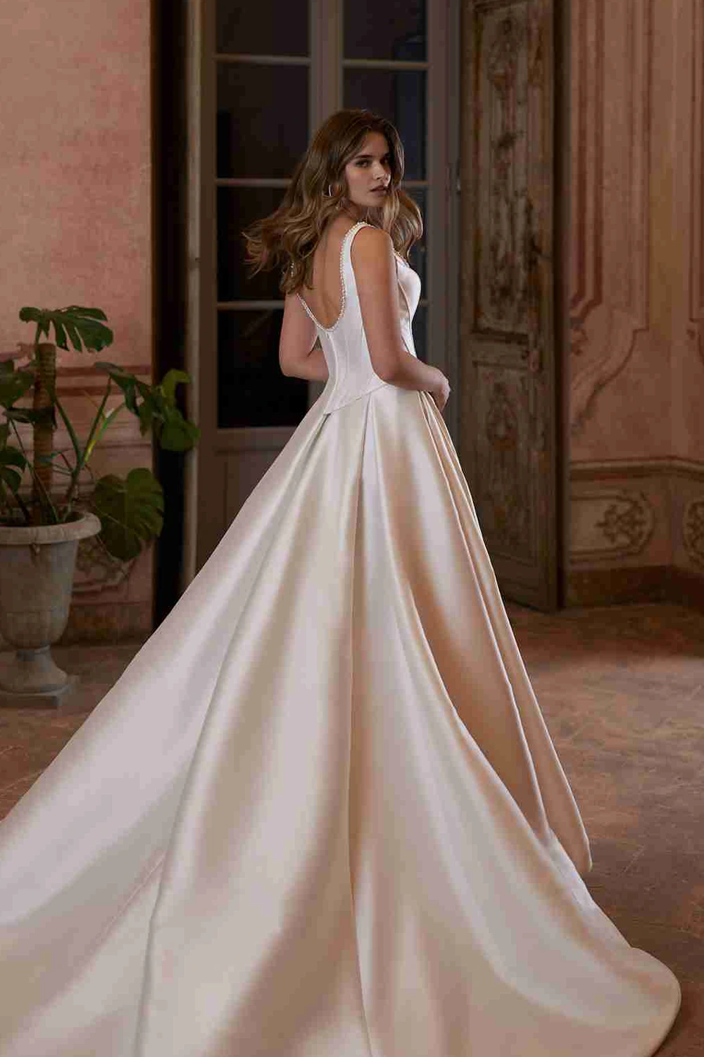 Modell Noah (Braut-Top) von Herve Paris – Rückansicht