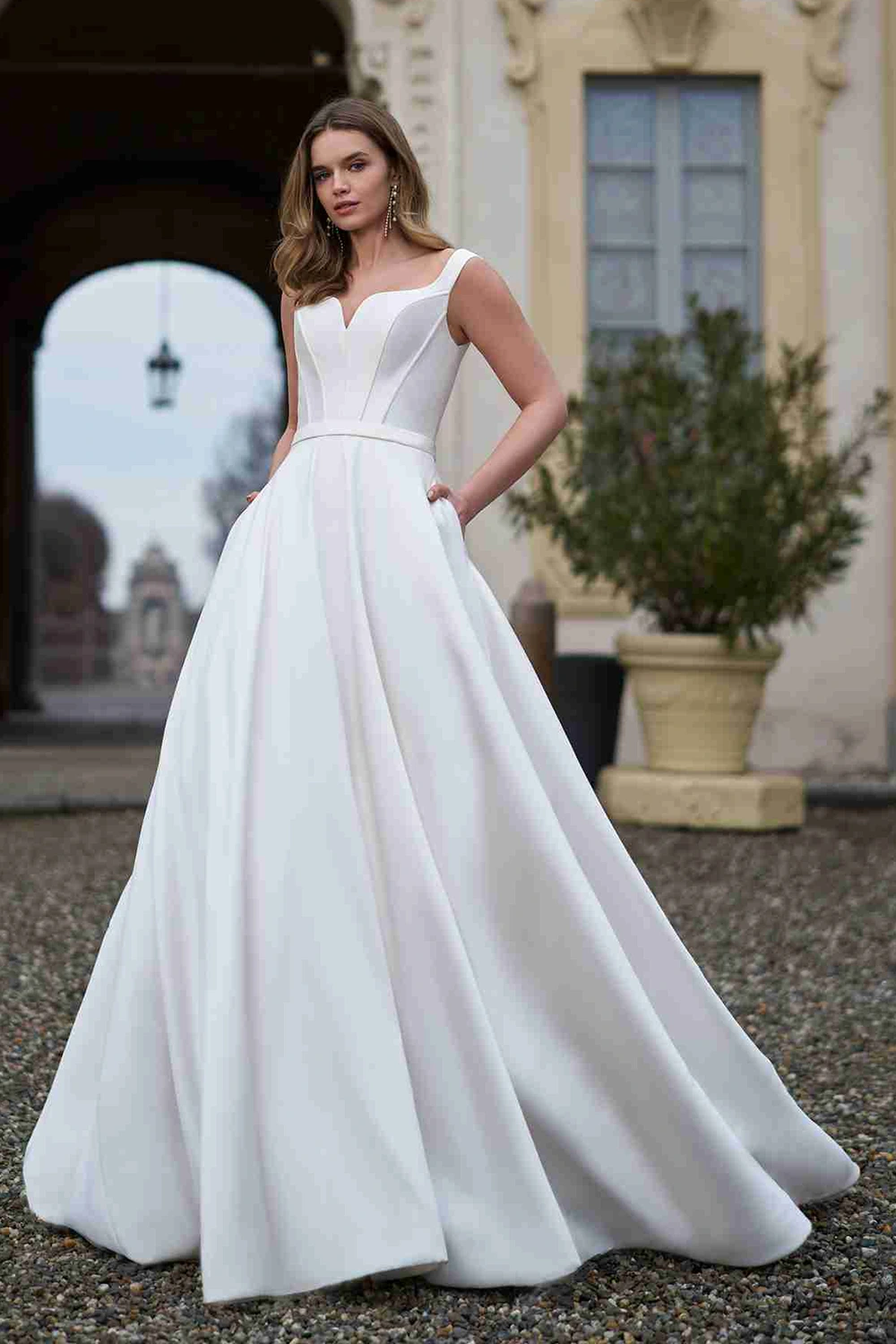 Modell North (Braut-Rock) von Herve Paris – Vorschau