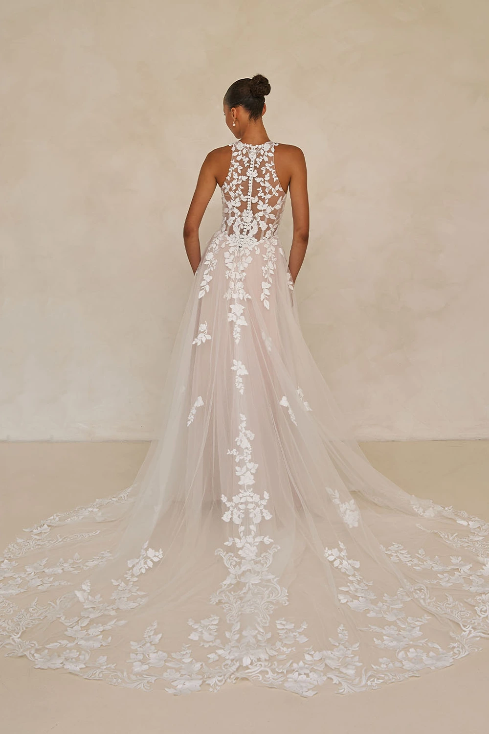 Brautkleid Modell Warer von Madi Lane – Hinten