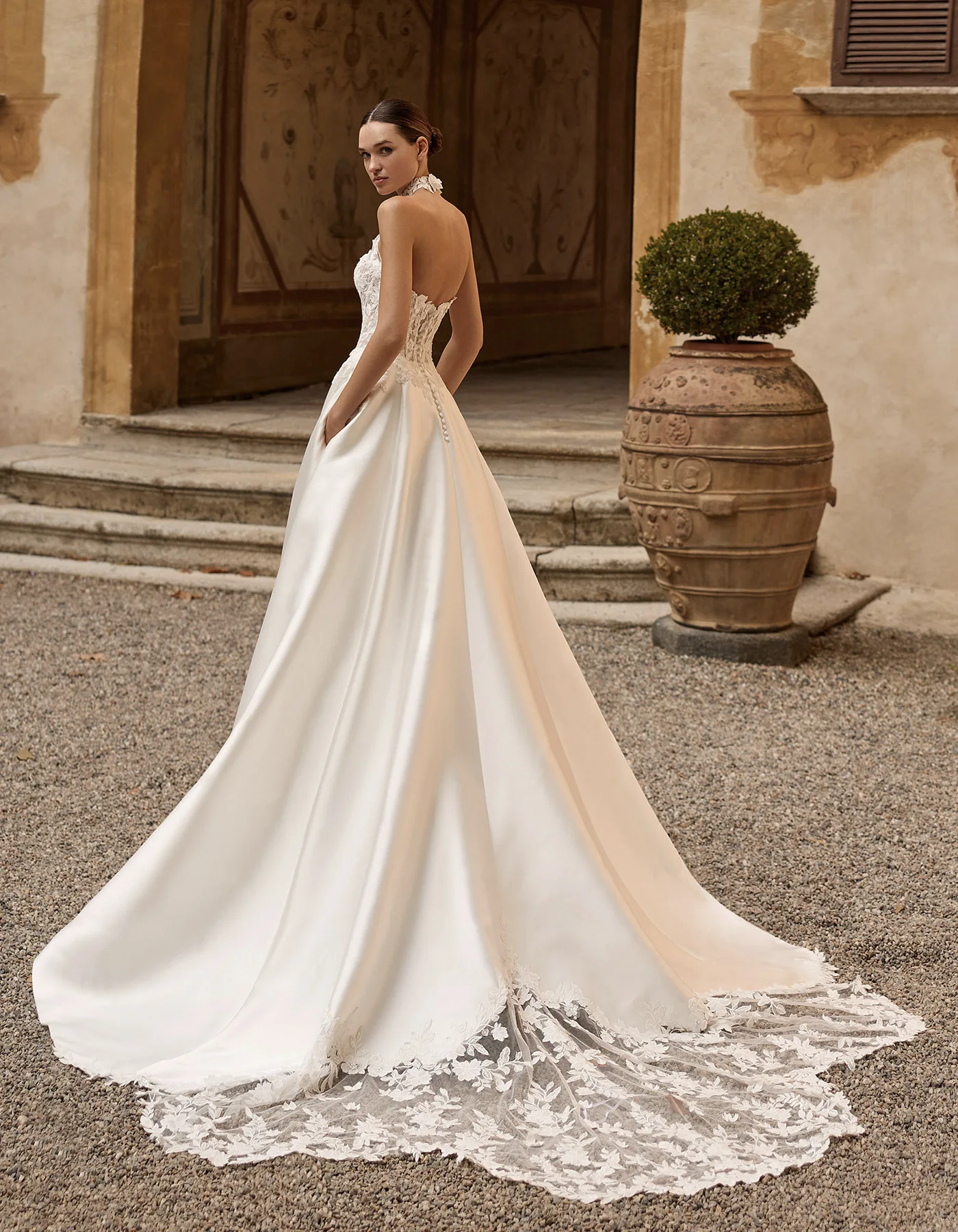 Brautkleid Modell Irma von Alberto Palatchi – Profil