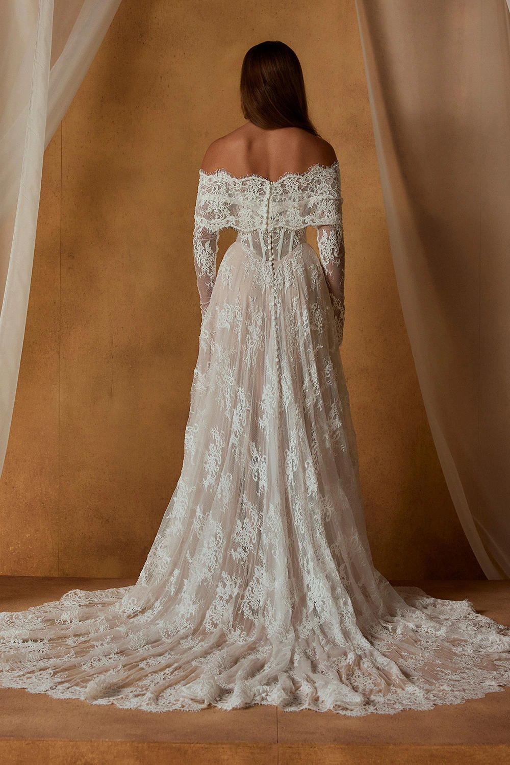 Brautkleid Modell Nivaya von Madi Lane - Rückansicht