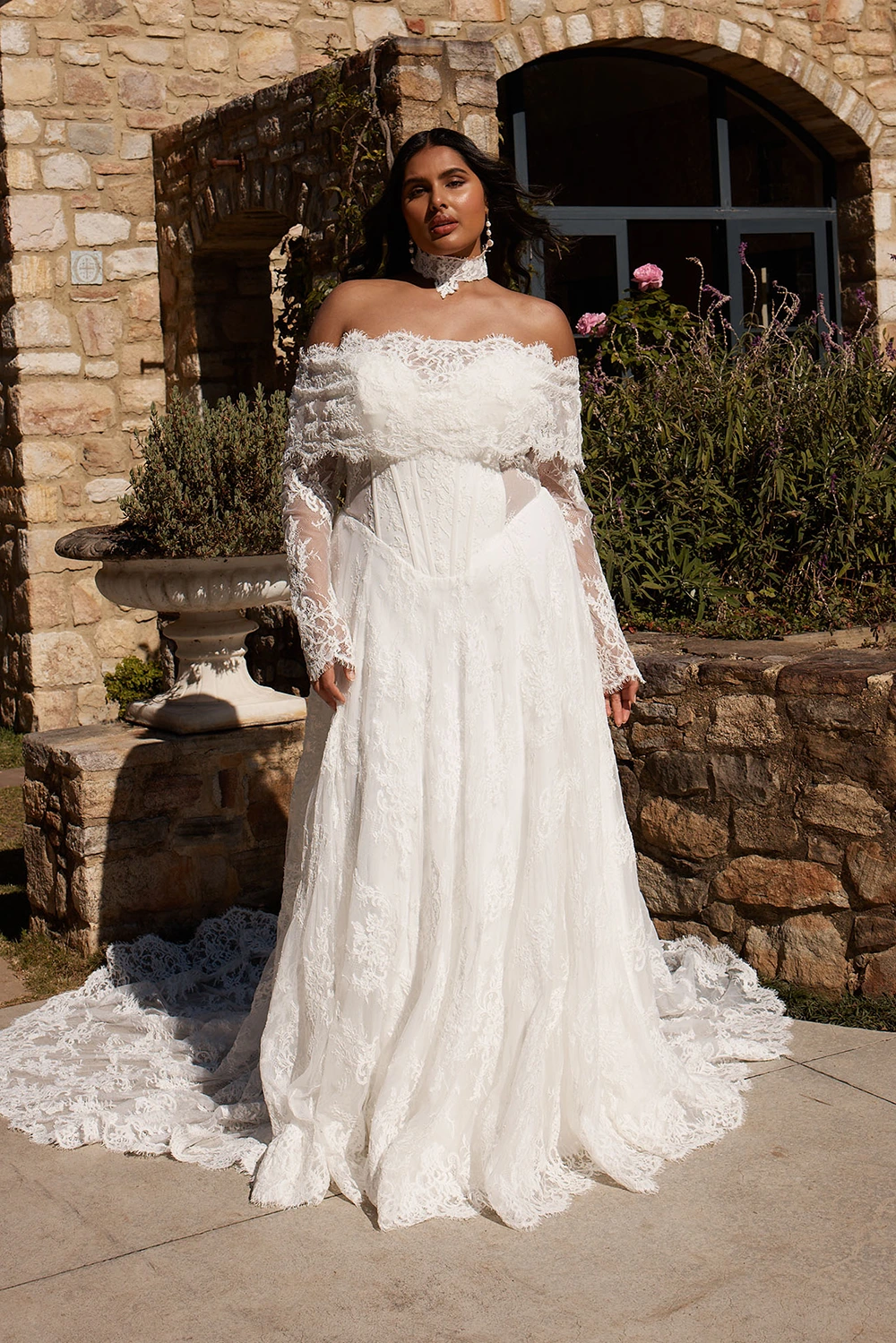 Brautkleid Modell Nivaya curvy von Madi Lane – Vorschau