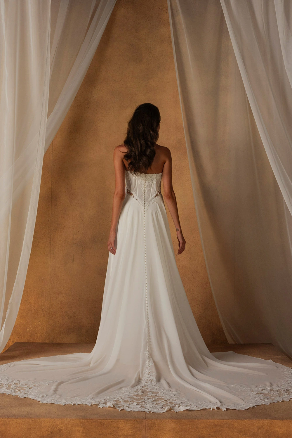 Brautkleid Modell Nixon von Madi Lane – Hinteransicht