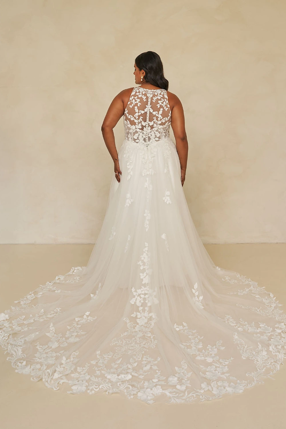 Brautkleid Modell Warner Curvy von Madi Lane – Rückenansicht