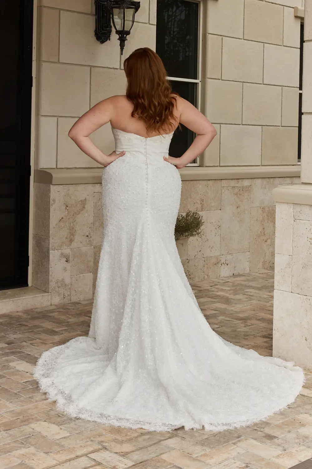 Brautkleid Modell Rikki Curvy von Evie Young Bridal – Rückansicht