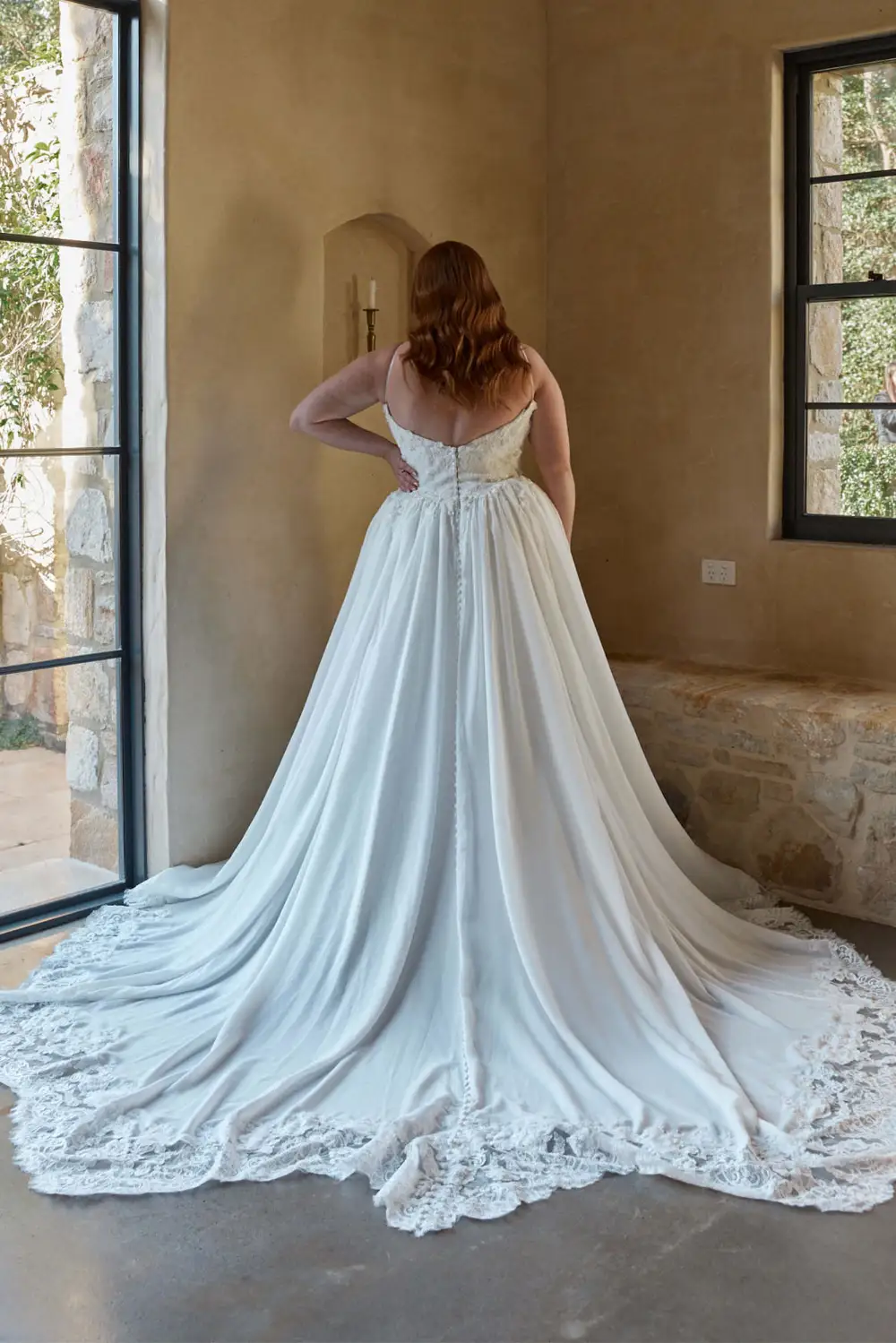 Brautkleid Modell Natiya Curvy von Madi Lane – Rückenansicht
