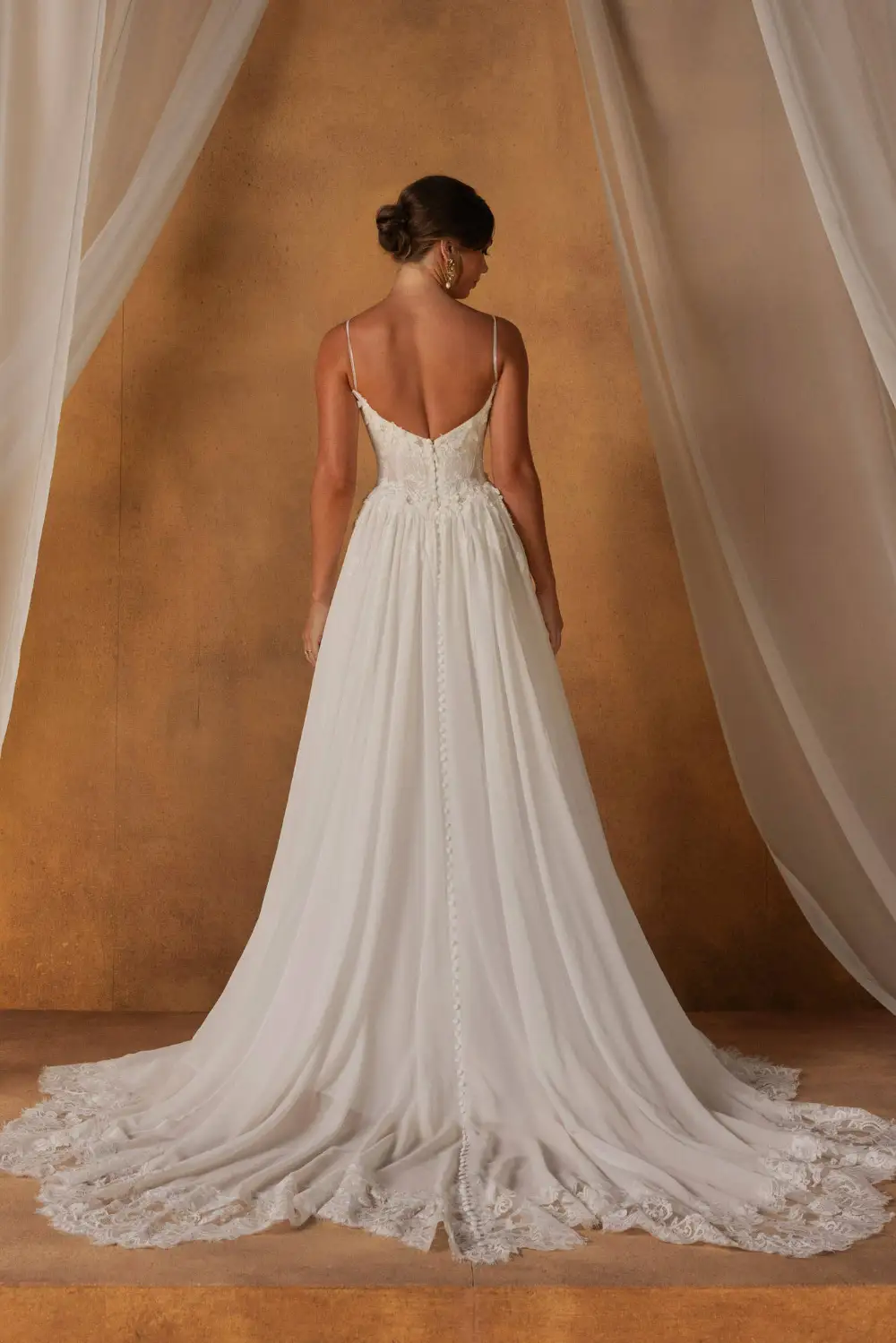Brautkleid Modell Natiya von Madi Lane – Rückenansicht