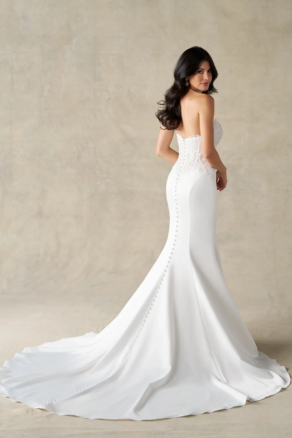 Brautkleid Modell A1480 von Allure Bridals – Rückenansicht