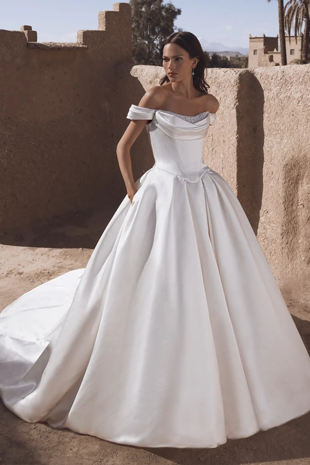 Brautkleid Modell Temina-S von Blue by Enzoani – Vorschau