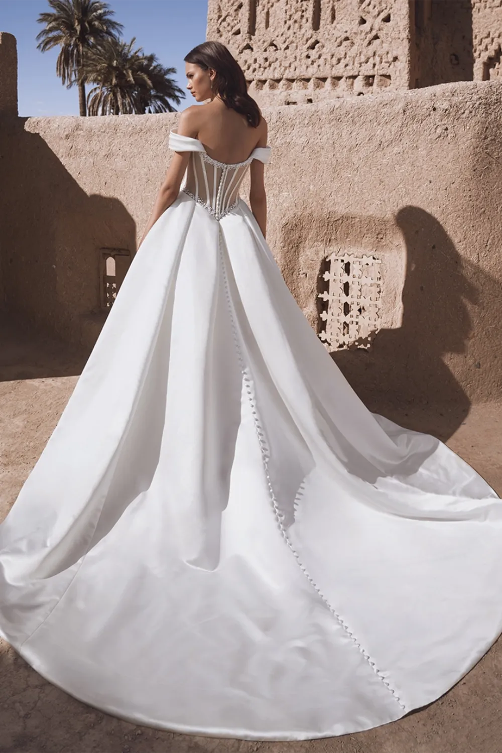 Brautkleid Modell Temina-S von Blue by Enzoani – Rückansicht
