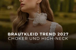 Detailansicht eines Brautkleids mit Spitzenträgern und passendem Statement-Choker mit Tüllrose für den Hochzeitstrend 2027, fotografiert für das Brautmodengeschäft in Minden.