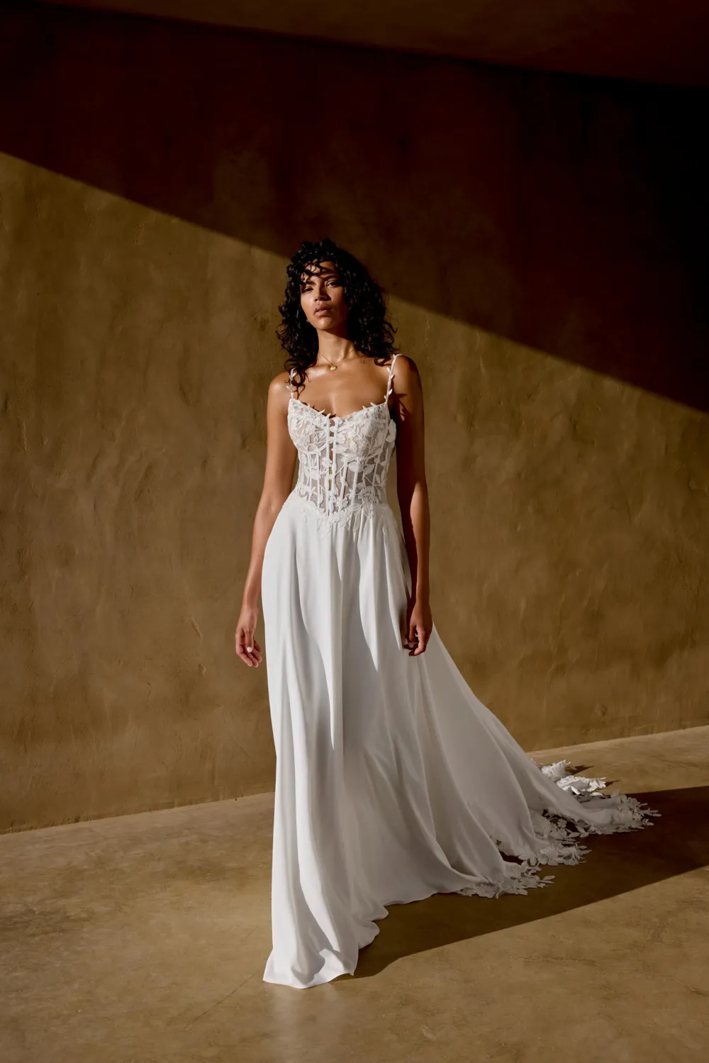 Brautkleid Modell 66446 von Lillian West – Vorderansicht