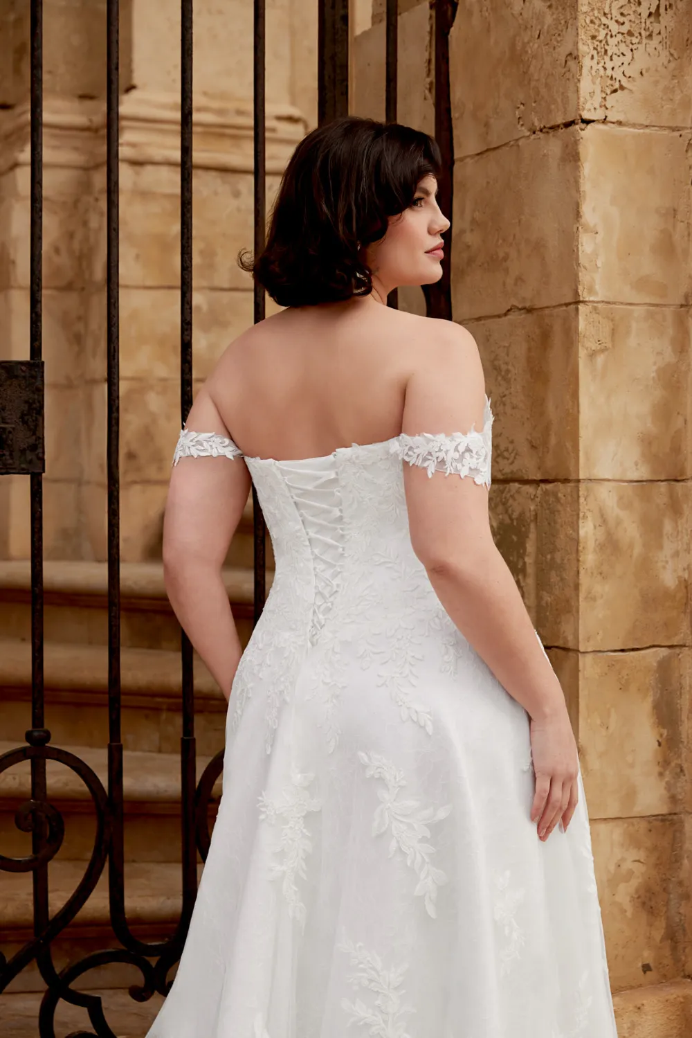 Brautkleid Modell 44587 Curvy von Sincerity - Detailansicht Hinten