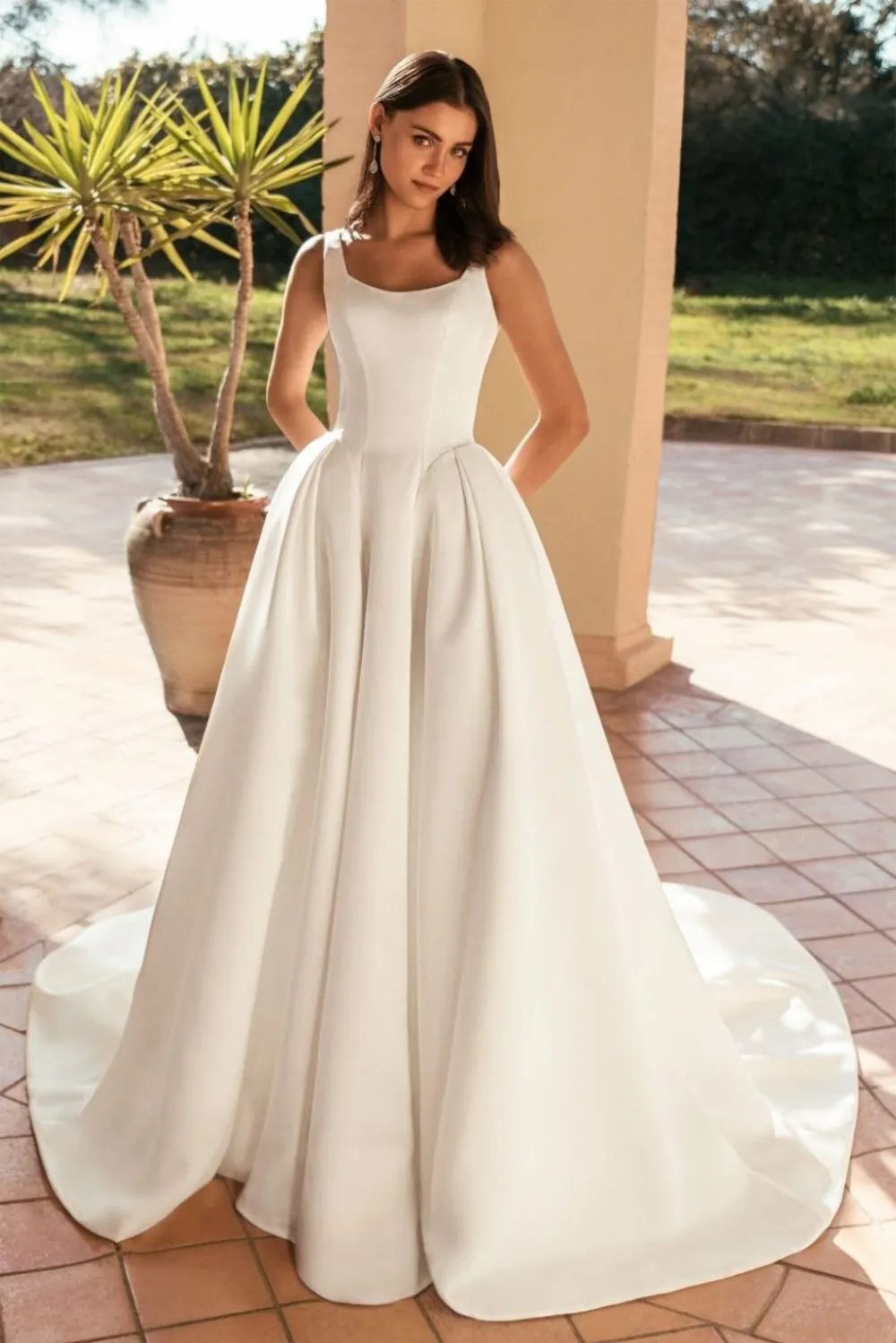Brautkleid Modell Uveline S von Blue by Enzoani – Ansicht Vorne