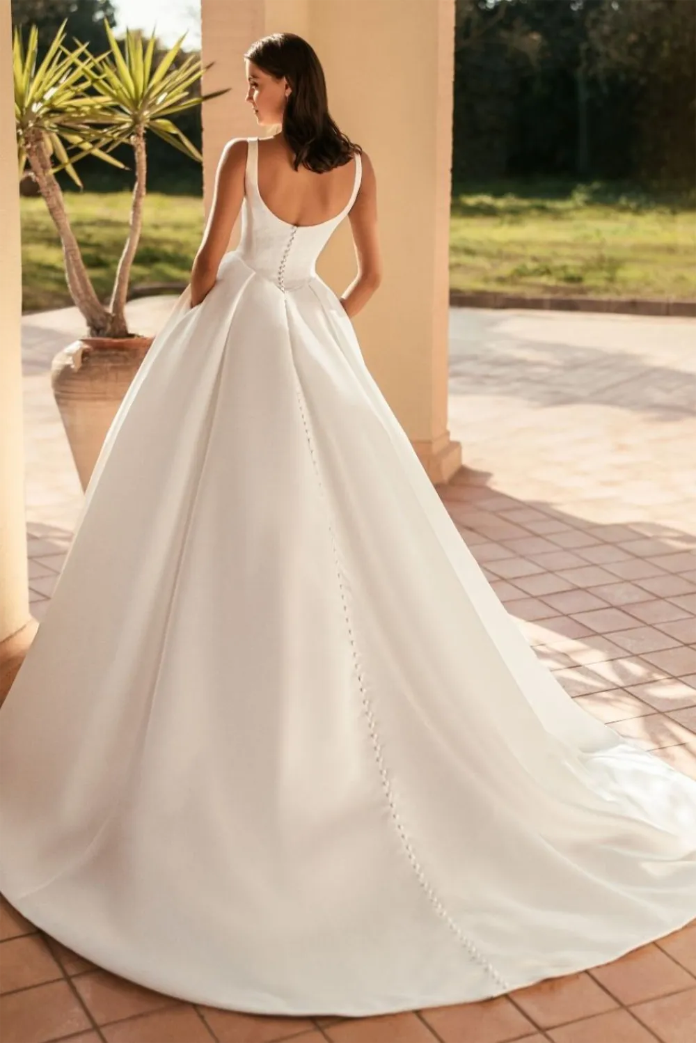 Brautkleid Modell Uveline S von Blue by Enzoani – Detailansicht Hinten