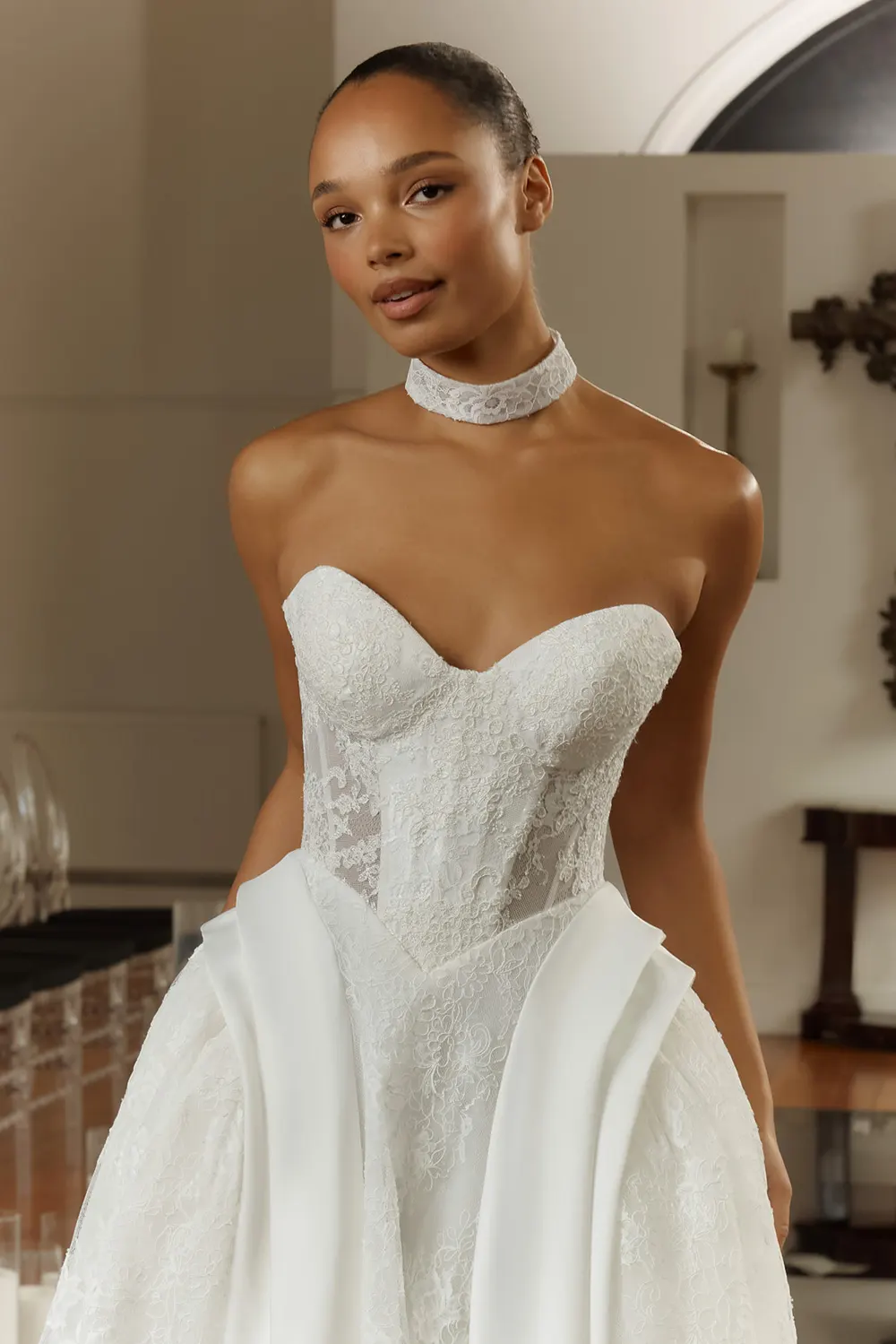 Brautkleid Modell Stefani von Evie Young Bridal – Ausschnitt