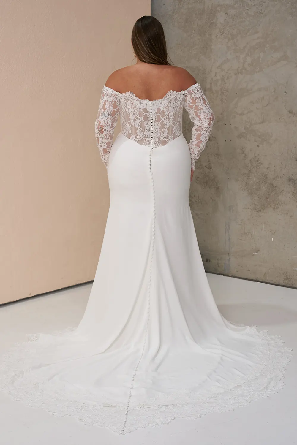 Brautkleid Modell Odelle Curvy von Madi Lane – Rückenansicht