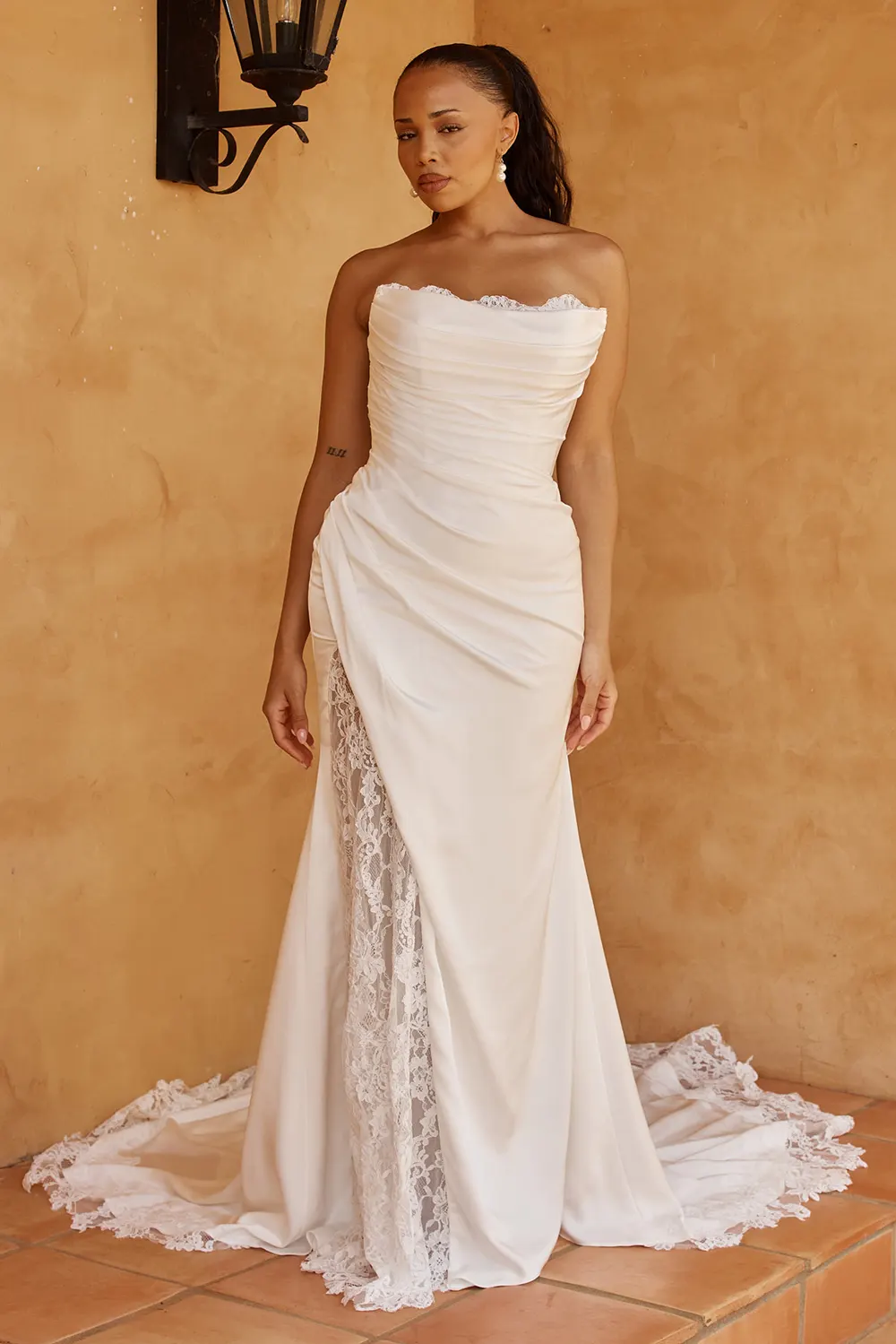 Brautkleid Modell Odelle von Madi Lane – ohne Ärmel vorne