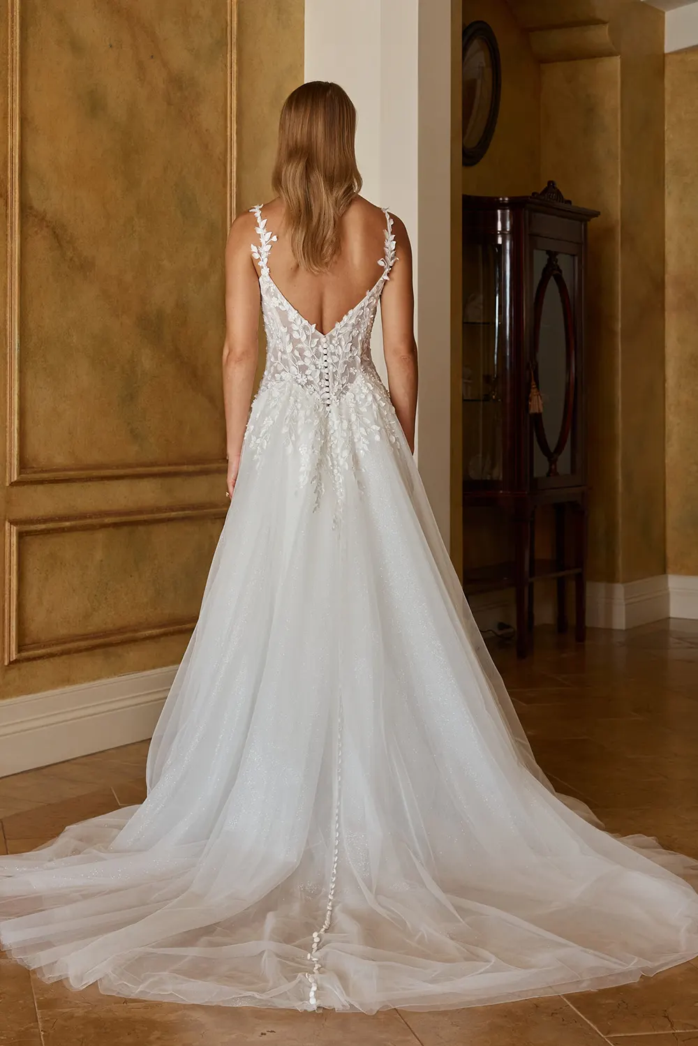 Brautkleid Modell Orbit von Madi Lane – Rückenansicht
