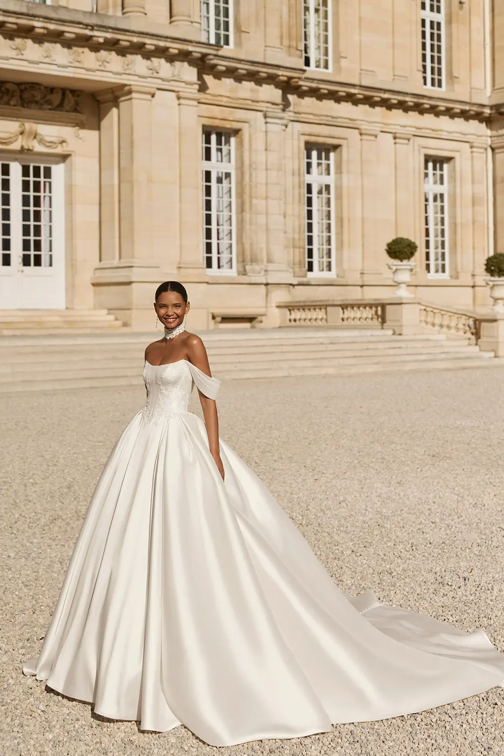 Brautkleid Modell Amatista von Rosa Clará – Carmenträger