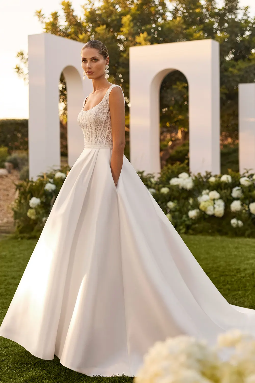 Brautkleid Modell Noemi von Rosa Clará – Vorschau