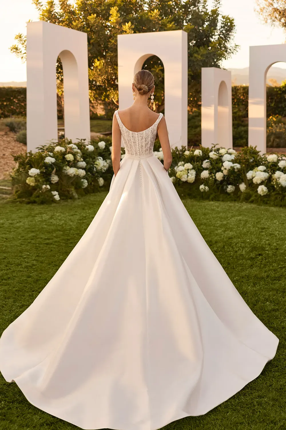 Brautkleid Modell Noemi von Rosa Clará – Rückenansicht