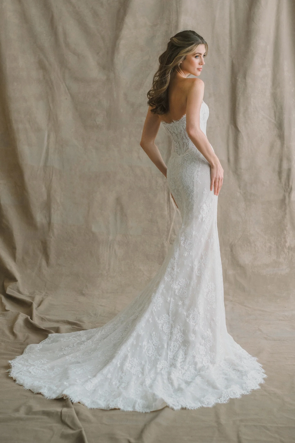 Brautkleid Modell Valentina von Allure Bridals – Rücken